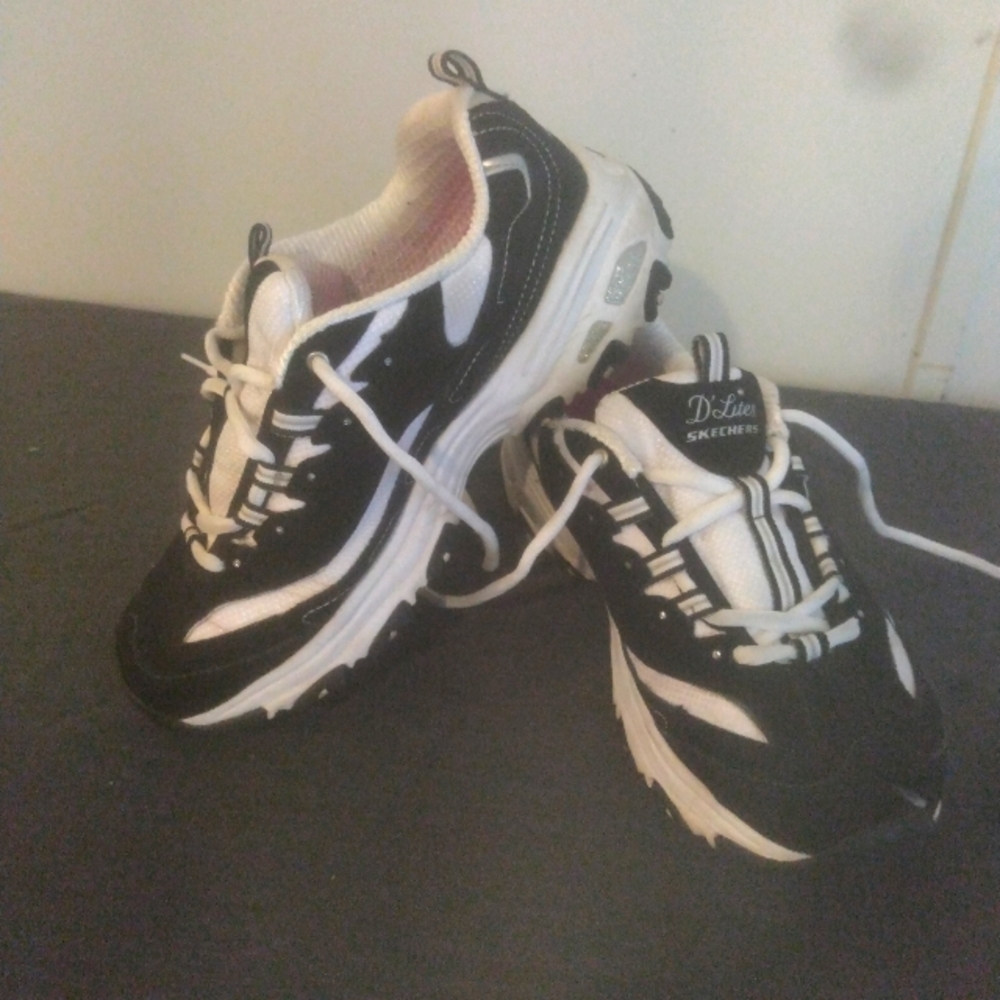 Sketchers D'Lites size 8.5